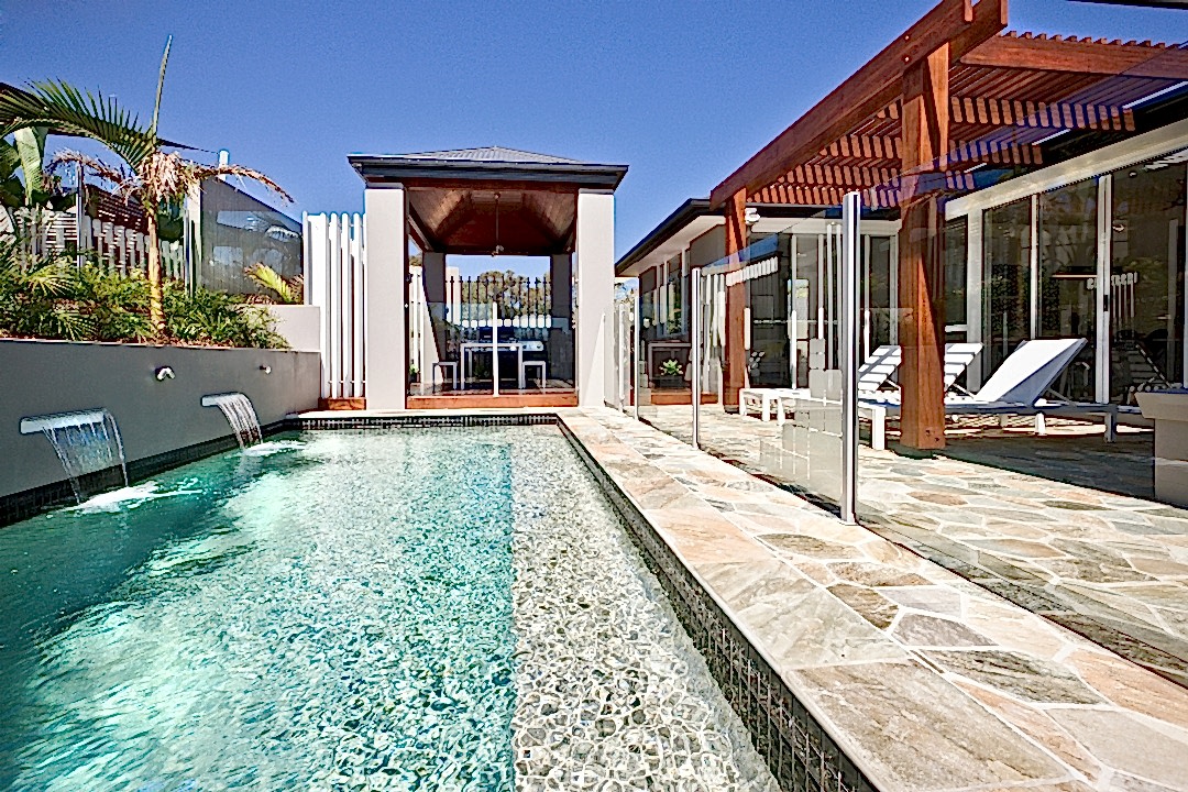 How to Choose the Right Pool Fence